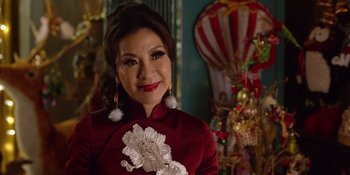 Movie still from “Last Christmas” (2019), directed by Paul Feig – A woman in a red dress with white flowers on her dress; Close Up shot, Over the shoulder angle