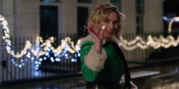 Movie still from “Last Christmas” (2019), directed by Paul Feig – A woman holding a cell phone up to her ear; Close Up shot, Over the shoulder angle