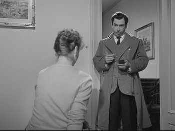 Movie still from “The Girlfriends” (1955), directed by Michelangelo Antonioni – A man and a woman are looking at each other in a mirror; Medium shot, Over the shoulder angle