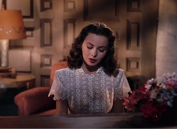 Movie still from “Leave Her to Heaven” (1945), directed by John M. Stahl – A woman sitting at a table in front of a mirror; Medium shot, High angle