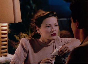 Movie still from “Leave Her to Heaven” (1945), directed by John M. Stahl – A woman with red lipstick is holding something in her hand; Close Up shot, Over the shoulder angle