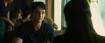 Movie still from “Whiplash” (2014), directed by Damien Chazelle – A man sitting in front of another man in front of a window; Close Up shot, Over the shoulder angle