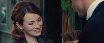 Movie still from “Legend” (2015), directed by Brian Helgeland – A person smiling at the camera; Close Up shot, Over the shoulder angle