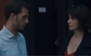 Movie still from “Let the Sunshine In” (2017), directed by Claire Denis – A man and a woman standing next to each other; Close Up shot, Over the shoulder angle