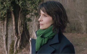 Movie still from “Let the Sunshine In” (2017), directed by Claire Denis – A person wearing a jacket and a scarf; Close Up shot, Low angle