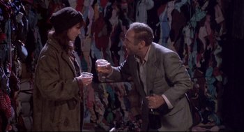 Movie still from “Life Stinks” (1991), directed by Mel Brooks – A man and a woman are drinking a beer together; Medium shot, Overhead angle
