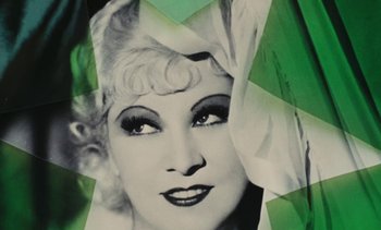 Movie still from “Lions Love (... and Lies)” (1969), directed by Agnès Varda – A black and white photo of a woman with a green background; Extreme Close Up shot, Overhead angle