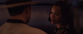 Movie still from “Live by Night” (2016), directed by Ben Affleck – A man and a woman that are talking to each other; Close Up shot, Over the shoulder angle