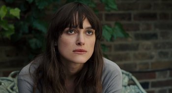 Movie still from “London Boulevard” (2010), directed by William Monahan – A person with long brown hair; Close Up shot, Over the shoulder angle