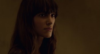 Movie still from “London Boulevard” (2010), directed by William Monahan – A person with long brown hair; Close Up shot, Over the shoulder angle