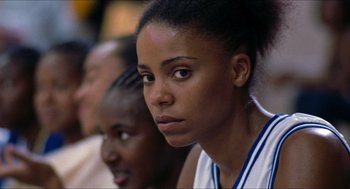 Movie still from “Love & Basketball” (2000), directed by Gina Prince-Bythewood – Two women are sitting in front of each other; Close Up shot, Over the shoulder angle