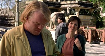 Movie still from “Love Liza” (2002), directed by Todd Louiso – A man and a woman standing next to each other in front of a fountain; Close Up shot, Over the shoulder angle