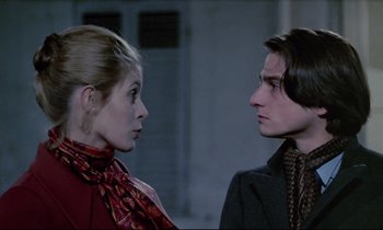Movie still from “Love on the Run” (1979), directed by François Truffaut – A man and a woman standing next to each other; Close Up shot, Over the shoulder angle