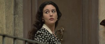 Movie still from “Malena” (2000), directed by Giuseppe Tornatore – A woman with long black hair wearing a black and white dress; Close Up shot, Over the shoulder angle