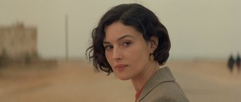 Movie still from “Malena” (2000), directed by Giuseppe Tornatore – A person with short hair; Close Up shot, Over the shoulder angle