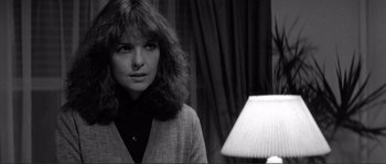 Movie still from “Manhattan” (1979), directed by Woody Allen – A black and white photo of a woman in front of a lamp; Close Up shot, Over the shoulder angle