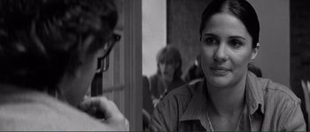 Movie still from “Manhattan” (1979), directed by Woody Allen – A woman sitting in front of another woman in front of a window; Close Up shot, Over the shoulder angle