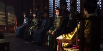 Movie still from “Marco Polo” (2014), created by John Fusco – A group of people sitting in a room; Wide shot, Over the shoulder angle