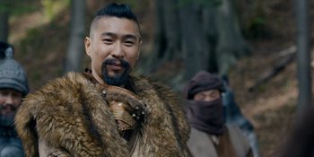 Movie still from “Marco Polo” (2014), created by John Fusco – A man with a beard is wearing a fur coat; Close Up shot, Low angle