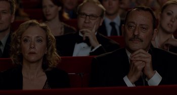 Movie still from “Margaret” (2011), directed by Kenneth Lonergan – A man and a woman sitting next to each other in a movie theater; Medium shot, High angle