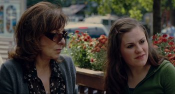 Movie still from “Margaret” (2011), directed by Kenneth Lonergan – Two women sitting next to each other on a bench; Close Up shot, Over the shoulder angle