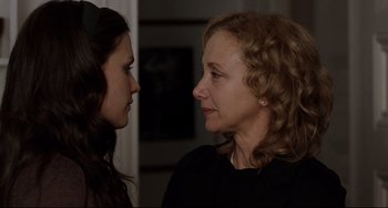 Movie still from “Margaret” (2011), directed by Kenneth Lonergan – A woman and a young girl looking at each other; Close Up shot, Over the shoulder angle