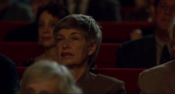 Movie still from “Margaret” (2011), directed by Kenneth Lonergan – An older woman is sitting in a red chair; Close Up shot, Over the shoulder angle