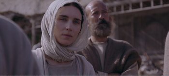 Movie still from “Mary Magdalene” (2018), directed by Garth Davis – A man and a woman standing next to each other; Close Up shot, Over the shoulder angle
