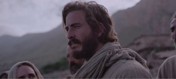 Movie still from “Mary Magdalene” (2018), directed by Garth Davis – A man with long hair and a beard is standing next to another man; Close Up shot, Low angle