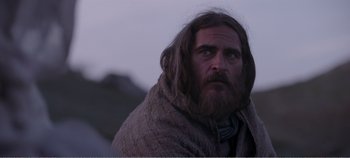 Movie still from “Mary Magdalene” (2018), directed by Garth Davis – A man with long hair and a beard is wearing a blanket; Close Up shot, Over the shoulder angle