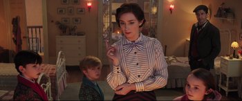 Movie still from “Mary Poppins Returns” (2018), directed by Rob Marshall – A woman and a boy are standing in a living room; Medium shot, Over the shoulder angle