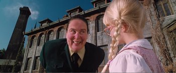 Movie still from “Matilda” (1996), directed by Danny DeVito – A woman and a little girl standing next to each other; Close Up shot, Over the shoulder angle