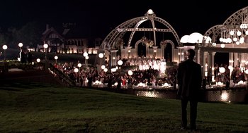 Movie still from “Meet Joe Black” (1998), directed by Martin Brest – A crowd of people standing in front of a building at night; Extreme Wide shot, Over the shoulder angle