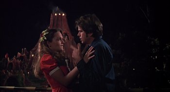 Movie still from “Melvin and Howard” (1980), directed by Jonathan Demme – A man and a woman dancing in front of a building; Medium shot, Low angle