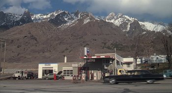 Movie still from “Melvin and Howard” (1980), directed by Jonathan Demme – A gas station with mountains in the background; Extreme Wide shot, Low angle
