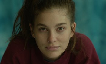 Movie still from “Mickey and the Bear” (2019), directed by Annabelle Attanasio – A young woman's face; Close Up shot, Low angle