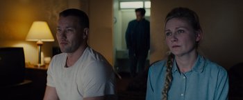 Movie still from “Midnight Special” (2016), directed by Jeff Nichols – A man and a woman standing in front of a door; Medium shot, Over the shoulder angle