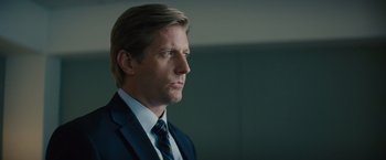 Movie still from “Midnight Special” (2016), directed by Jeff Nichols – A person wearing a suit and tie; Close Up shot, Over the shoulder angle