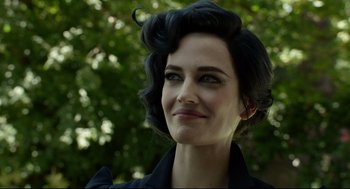 Movie still from “Miss Peregrine's Home for Peculiar Children” (2016), directed by Tim Burton – A person wearing a black jacket; Close Up shot, Over the shoulder angle