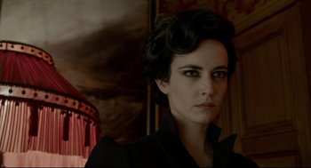 Movie still from “Miss Peregrine's Home for Peculiar Children” (2016), directed by Tim Burton – A person with short hair; Close Up shot, Low angle