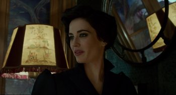 Movie still from “Miss Peregrine's Home for Peculiar Children” (2016), directed by Tim Burton – A person wearing a suit; Close Up shot, Over the shoulder angle