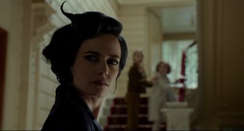 Movie still from “Miss Peregrine's Home for Peculiar Children” (2016), directed by Tim Burton – A woman in a black shirt and a man in a brown suit; Close Up shot, Over the shoulder angle