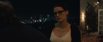 Movie still from “Molly's Game” (2017), directed by Aaron Sorkin – A woman wearing glasses and a white shirt; Close Up shot, Over the shoulder angle