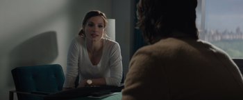 Movie still from “Molly's Game” (2017), directed by Aaron Sorkin – A woman sitting in front of a man in front of a laptop; Medium shot, Over the shoulder angle