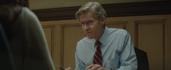 Movie still from “Molly's Game” (2017), directed by Aaron Sorkin – An older man in a dress shirt and a tie; Close Up shot, Over the shoulder angle