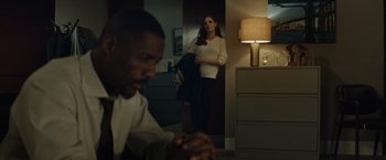 Movie still from “Molly's Game” (2017), directed by Aaron Sorkin – A man and a woman standing in front of a lamp; Medium shot, Over the shoulder angle