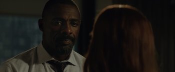 Movie still from “Molly's Game” (2017), directed by Aaron Sorkin – A man and a woman are talking to each other; Close Up shot, Over the shoulder angle