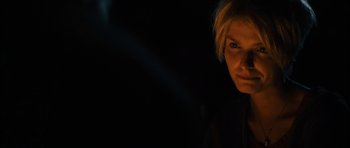 Movie still from “Monsters” (2010), directed by Gareth Edwards – A woman with blonde hair is in the dark; Close Up shot, Over the shoulder angle