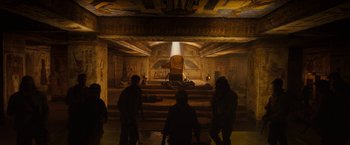 Movie still from “Moon Knight” (2022), directed by Mohamed Diab – A group of people standing in front of an egyptian temple; Extreme Wide shot, High angle