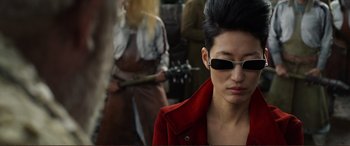Movie still from “Mortal Engines” (2018), directed by Christian Rivers – A woman wearing sunglasses and a red jacket; Close Up shot, Over the shoulder angle